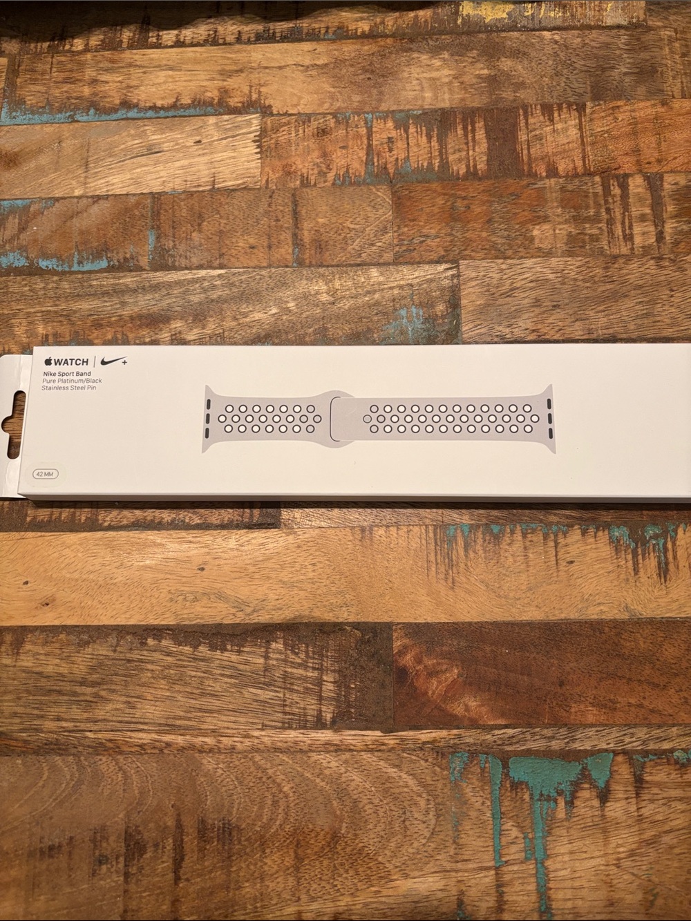 Sealed in Box Apple Nike Sports Band 42MM Platinum Color MSRP $50
